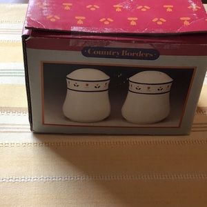 Country Borders vintage 1983 Sanyo salt and pepper shakers  set new